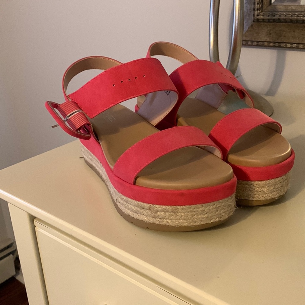 Women’s platform sandals